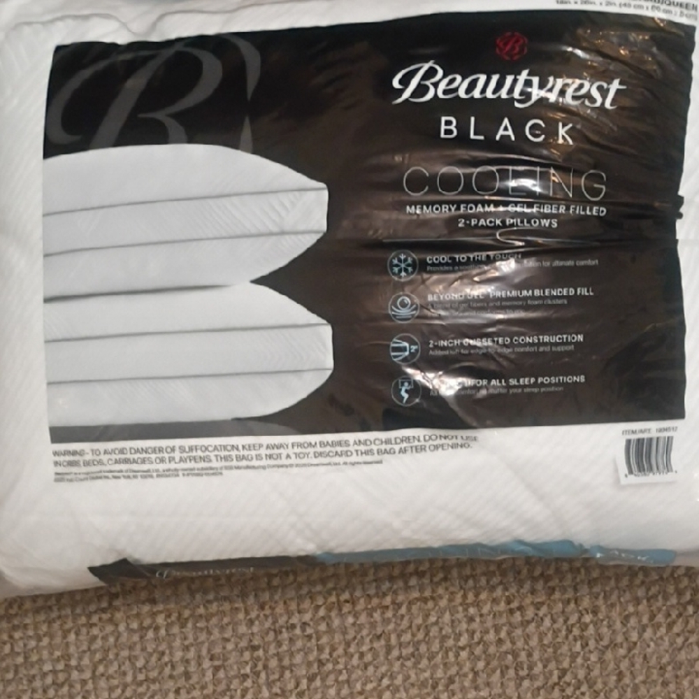 Black Cooling Memory Foam Pillow - White